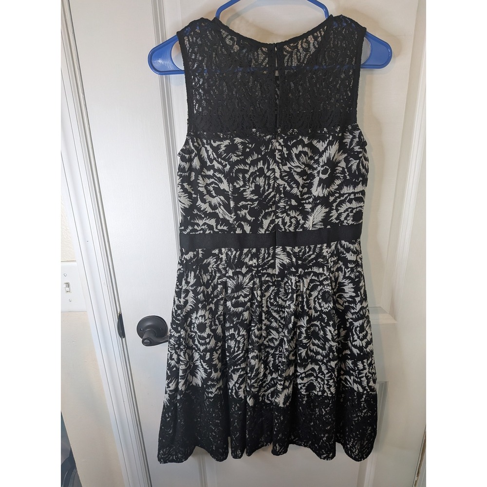 Ann Taylor Black White Floral Lace Yoke Sleeveless Fit Flare Dress Size 2‎